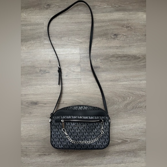 Michael Kors Jet Set Crossbody - Picture 1 of 7